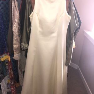 Ivory/butter sleeveless high neck gown!